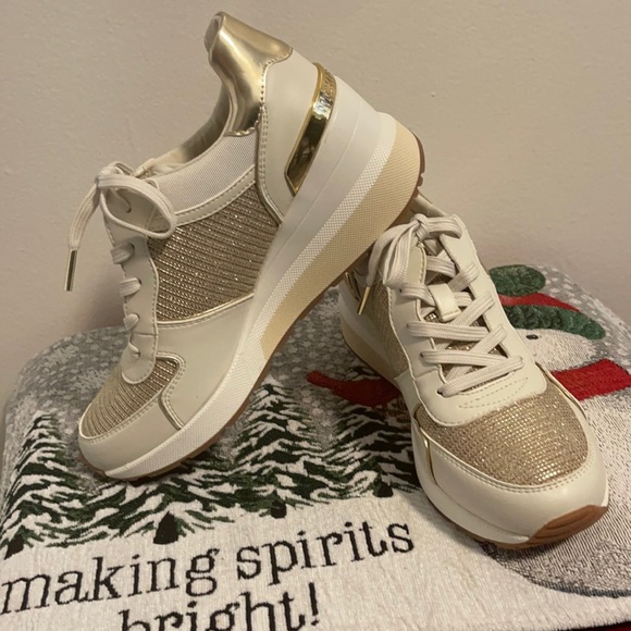 Sneakers - Picture 1 of 3